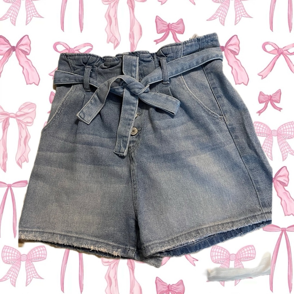 Kohls vintage mom denim shorts women’s
(Please buy I’m trying to get rid of it)